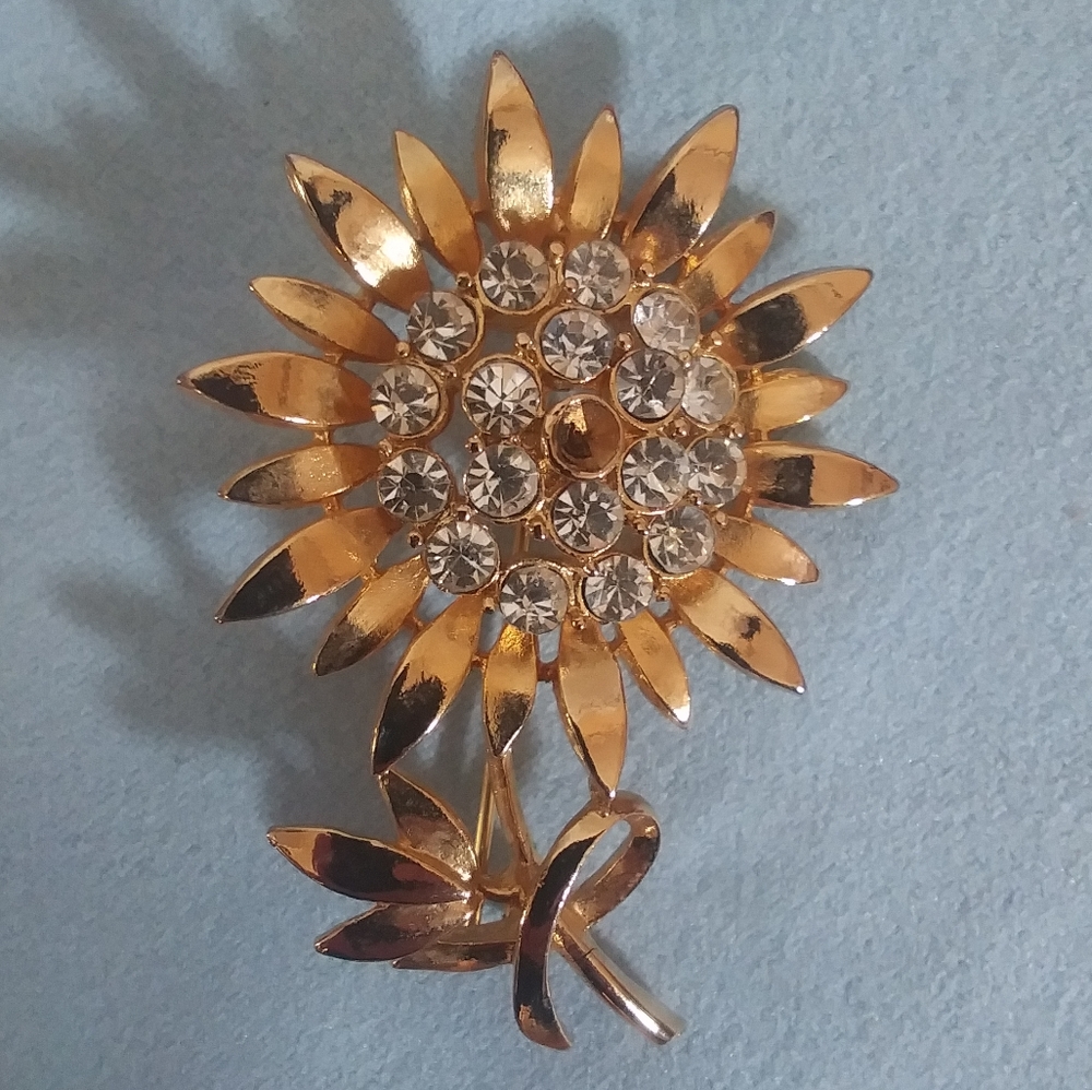 Sunflower brooch